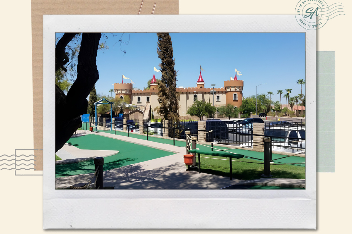 Mesa Golfland Sunsplash

Water slides, a wave pool and a lazy river for the
hottest days, plus mini golf and go-karts at Golfland
next door.

The house is just 9 minutes away from the attraction.
