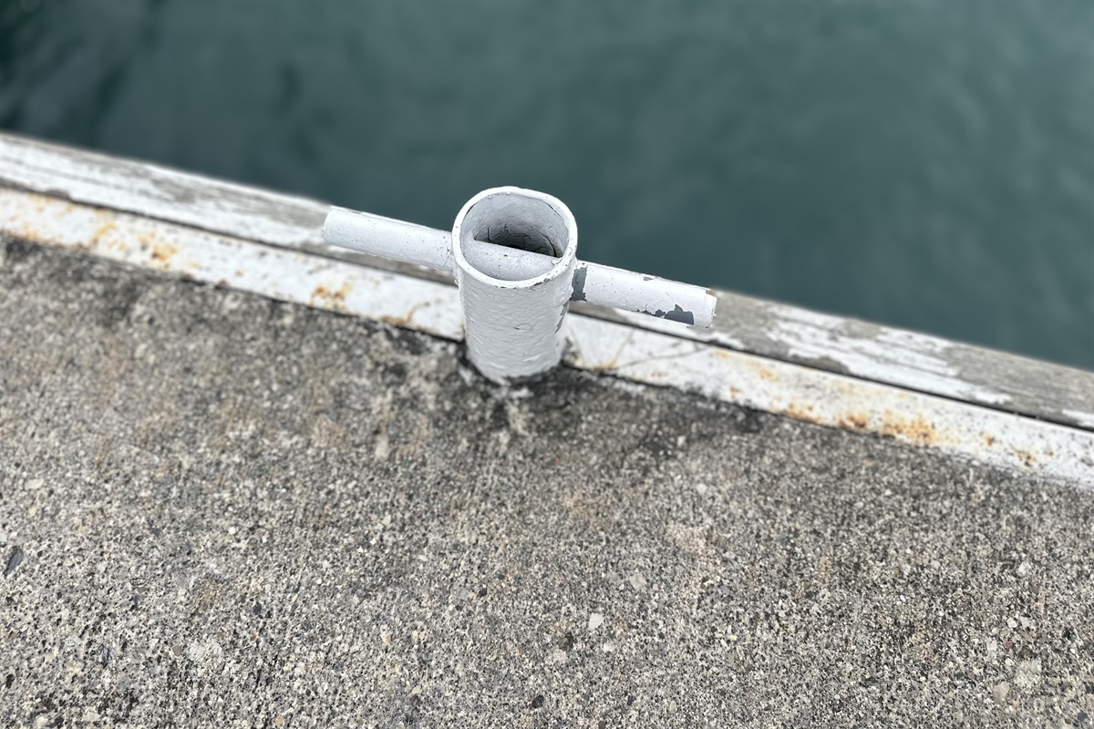 Many dock tie ups available