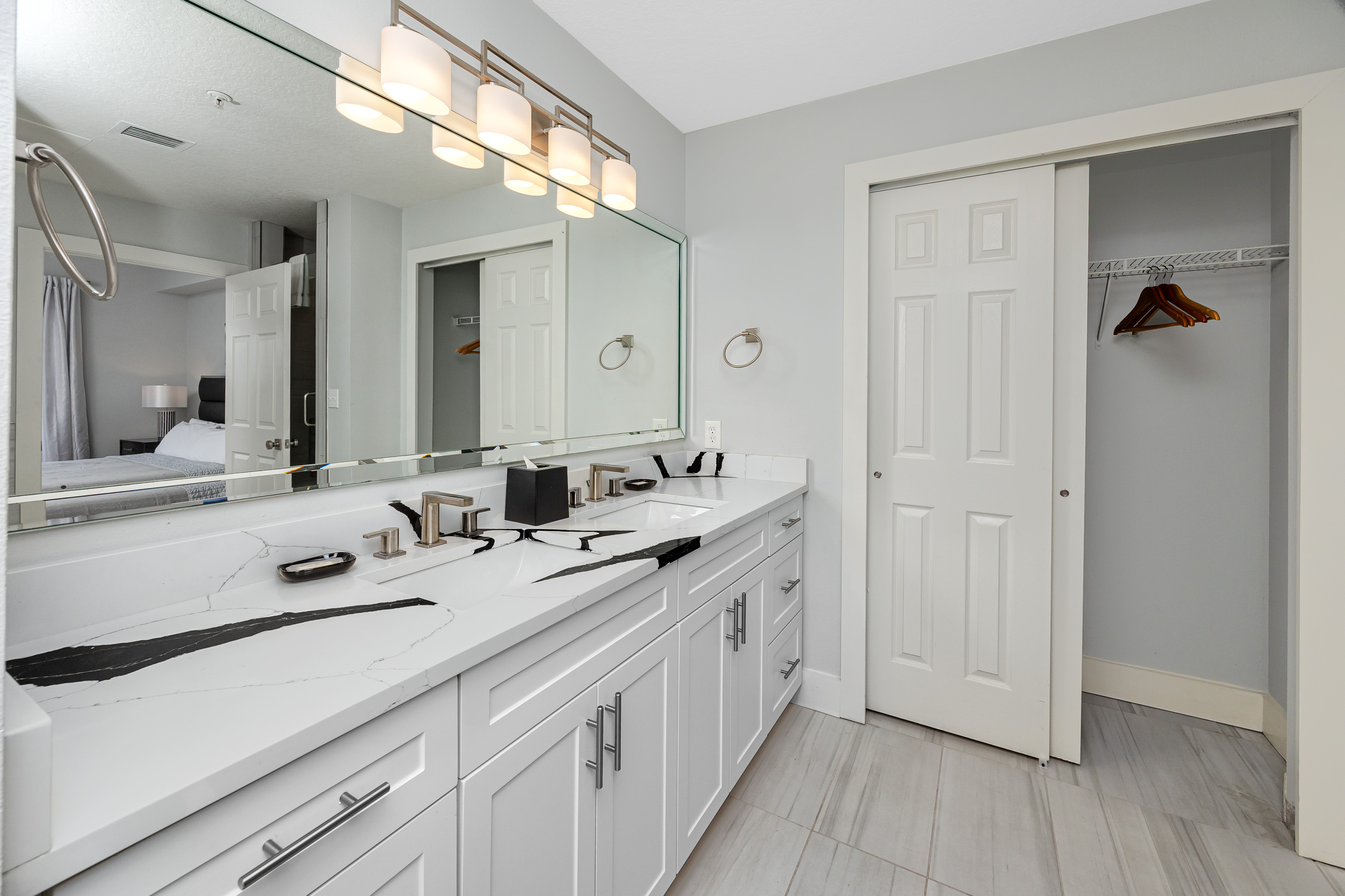 Spacious ensuite bath