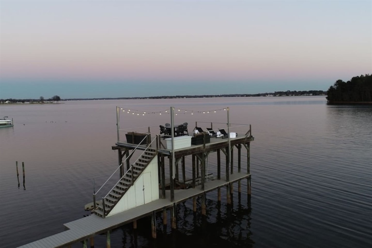 Amazing views of the sunset from second floor of dock