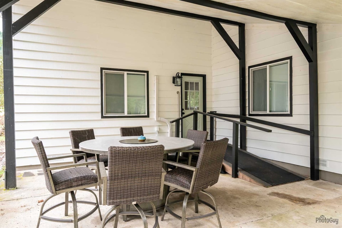 Front patio dining area