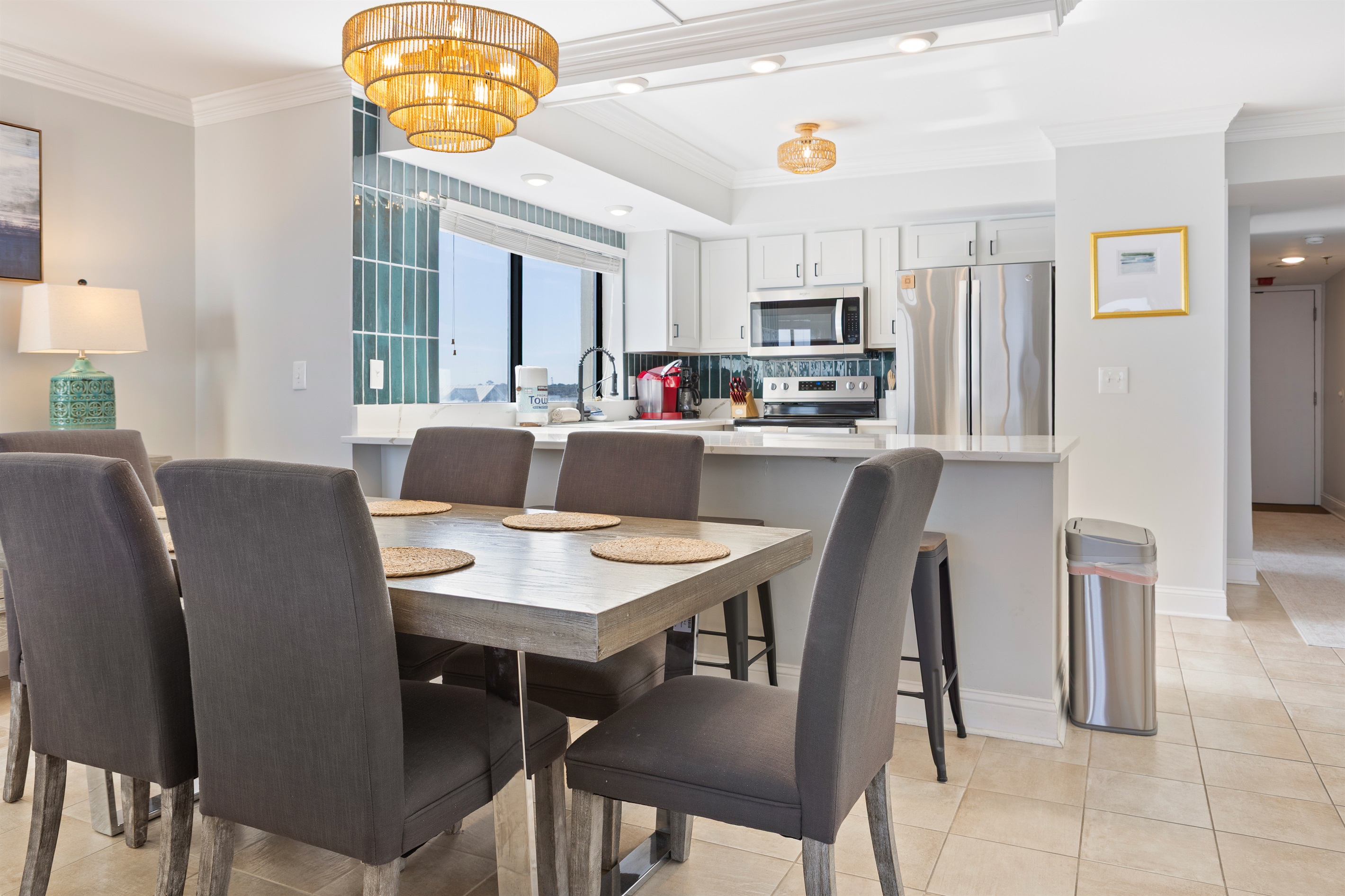 Well designed and open concept dining room and kitchen