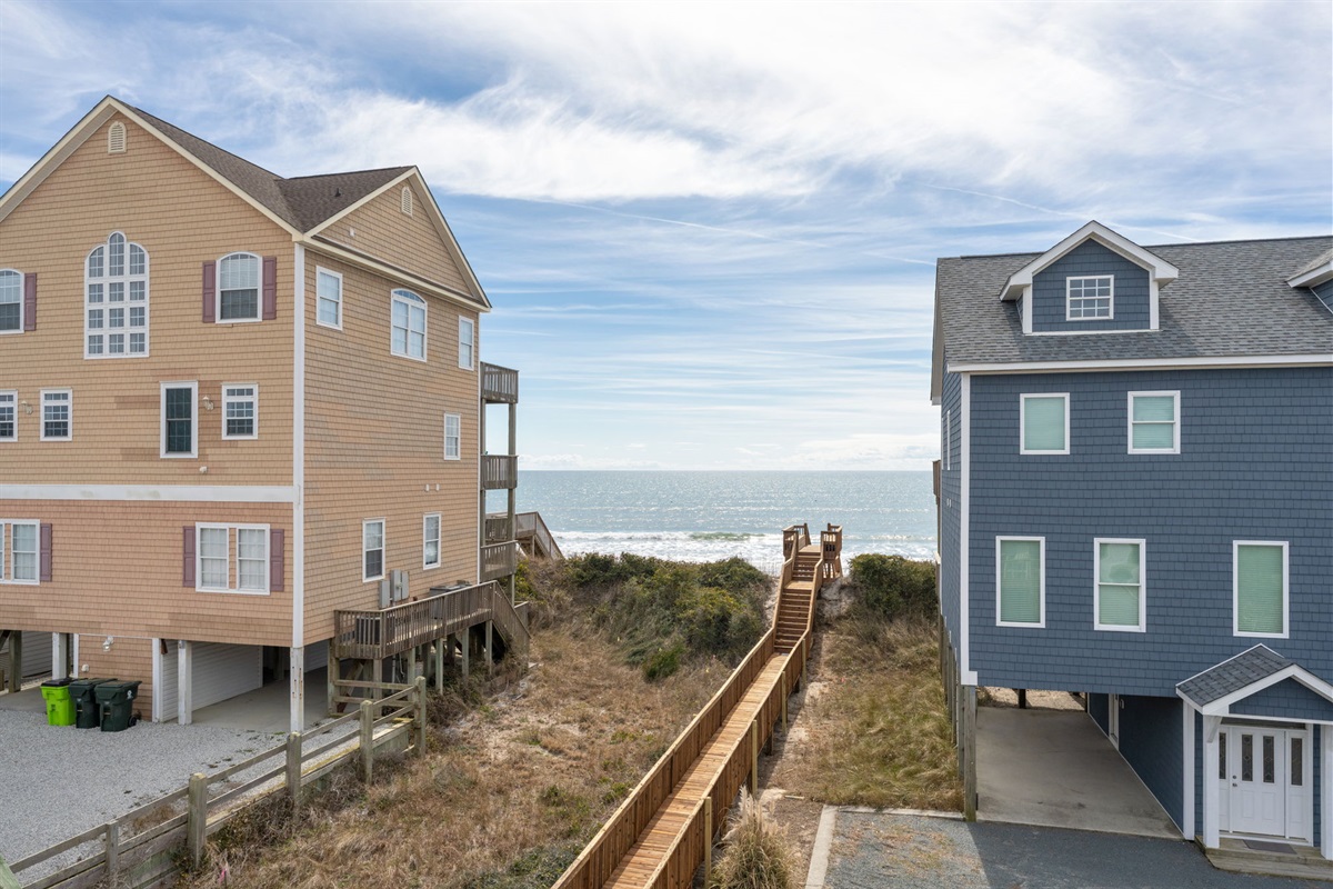 2nd floor balcony views!