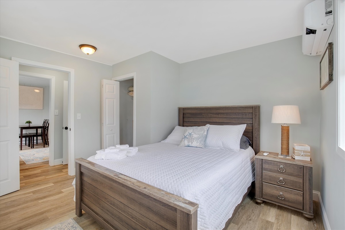2nd Bedroom - Queen Bedroom