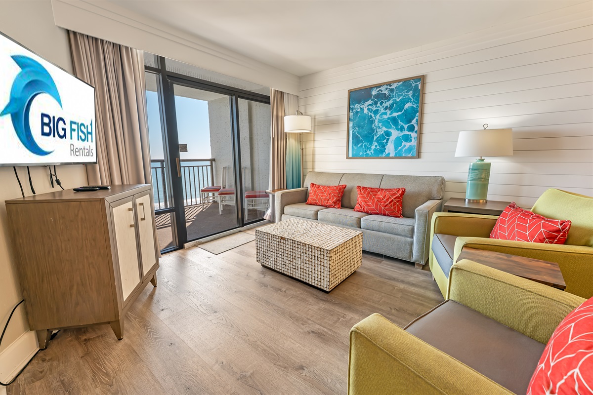 Living Room with Stunning Views🌊☀️