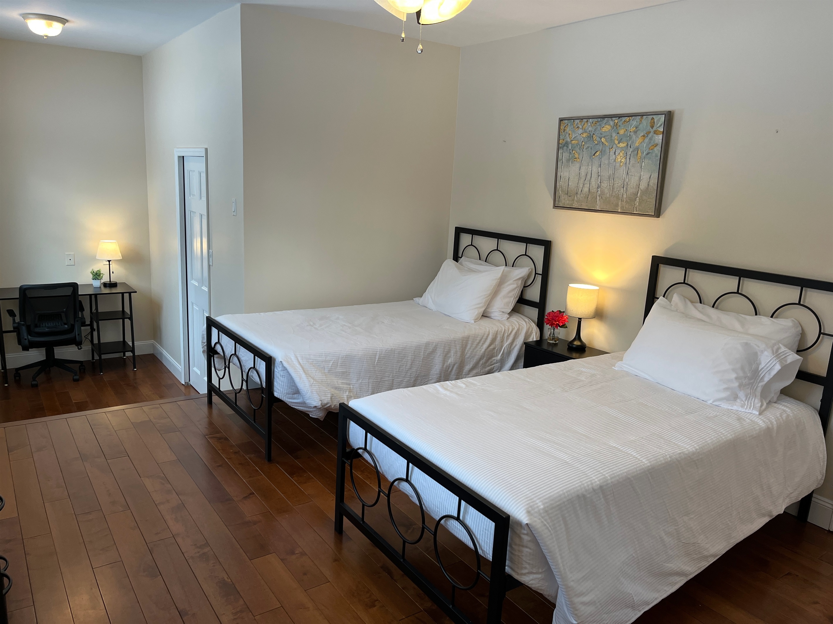 Pair of twin beds with ensuite bath