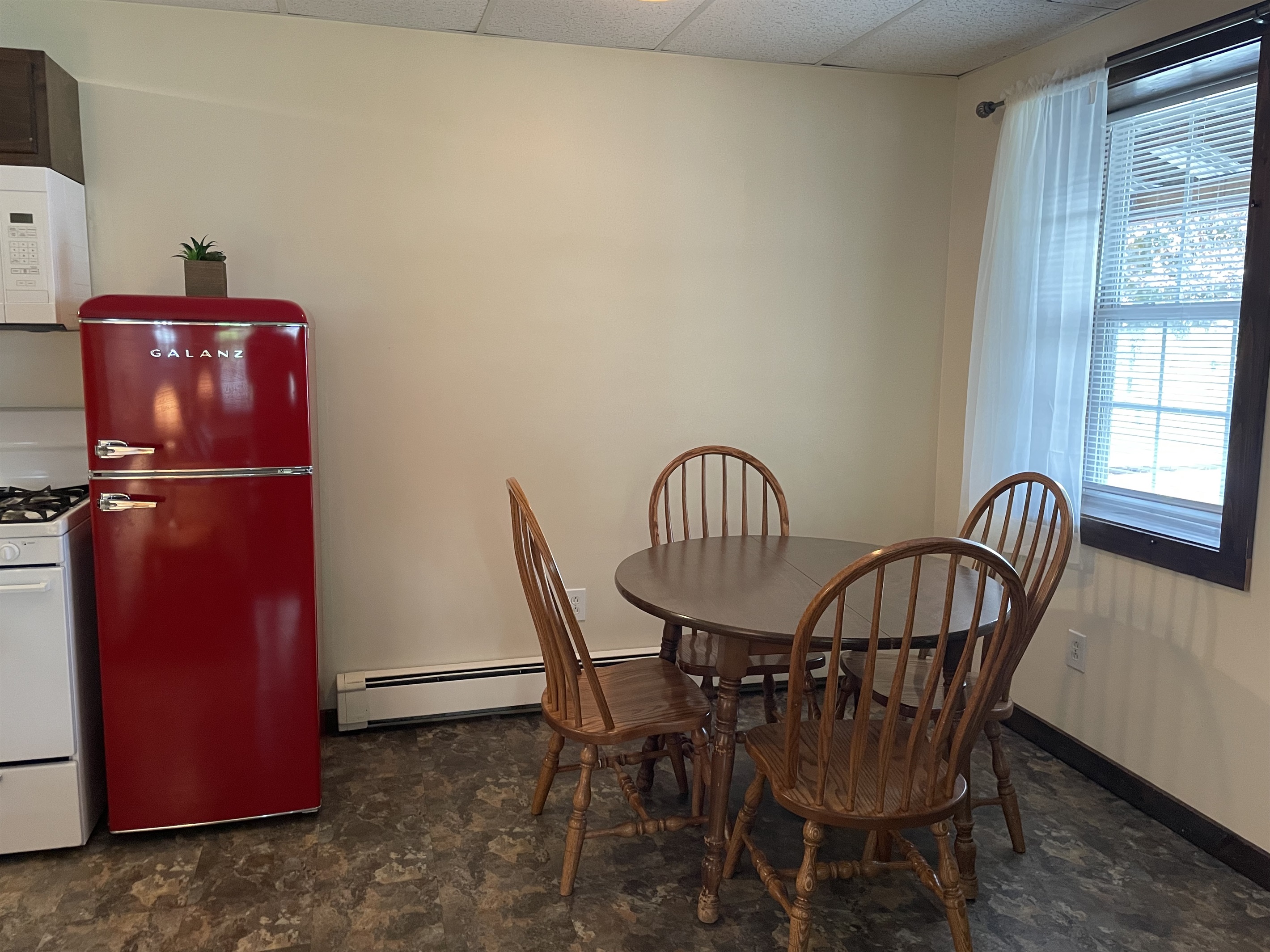 Eat-in Kitchen