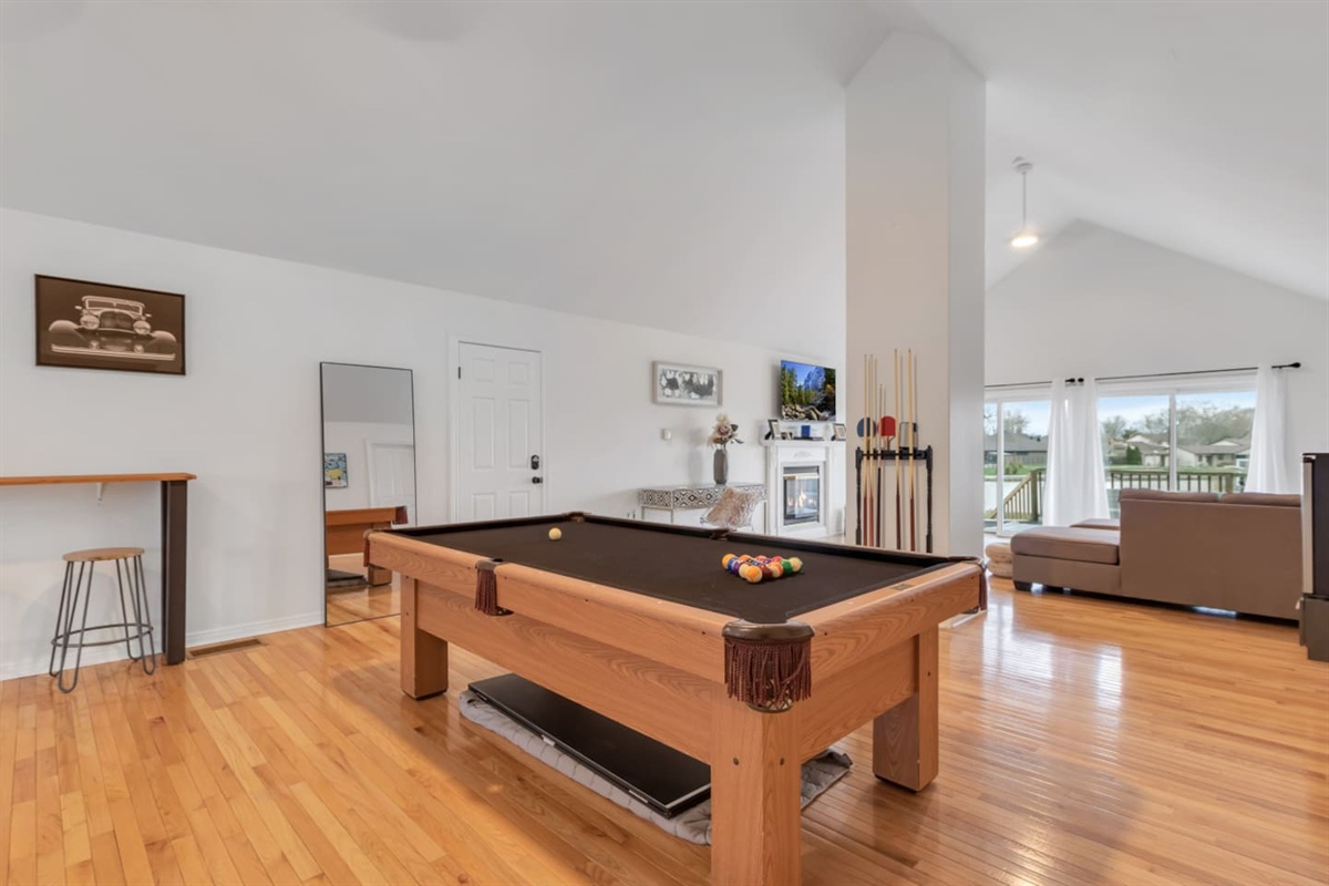 Pool/Ping pong table