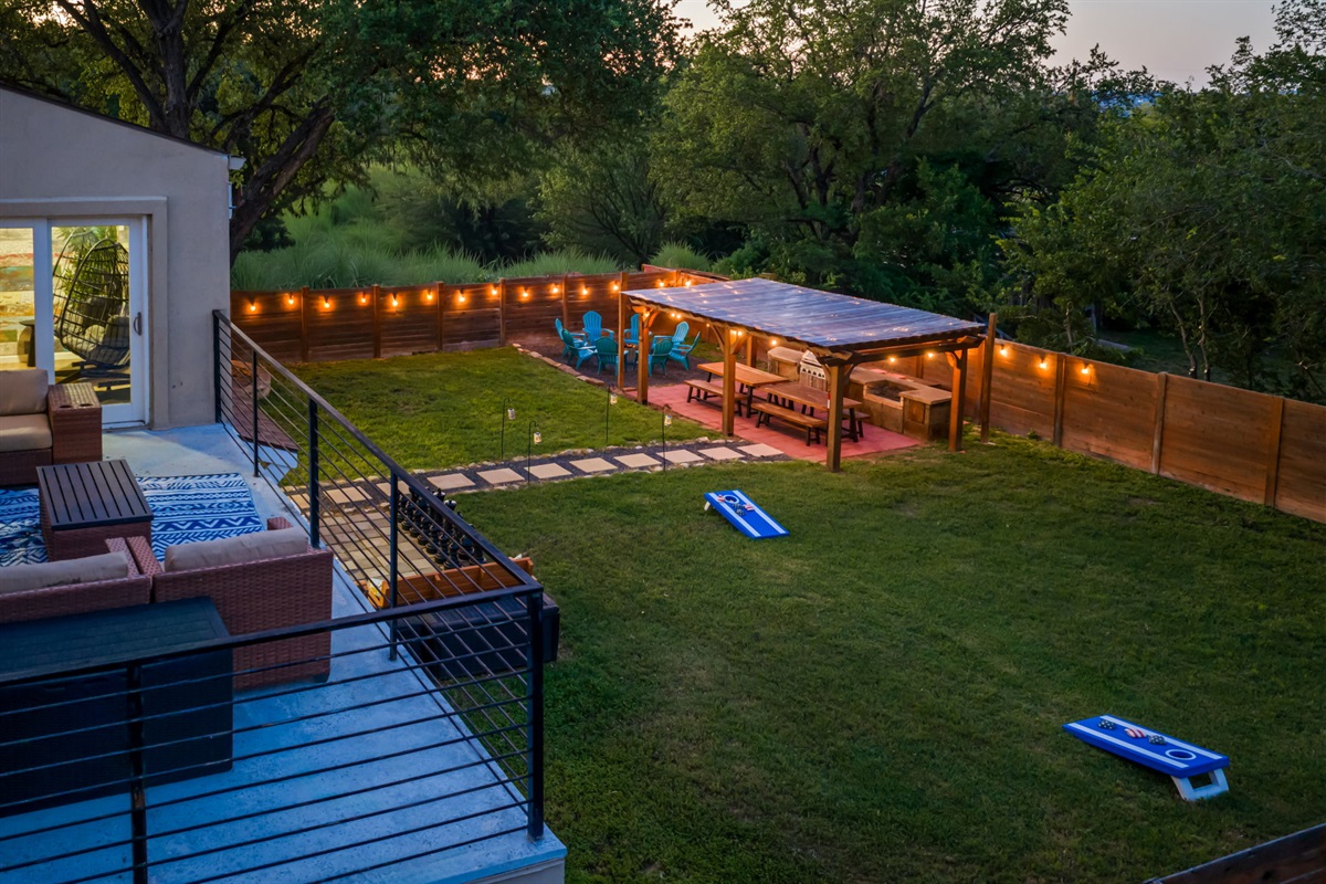 String lights, open skies, and room to roam set the scene for unforgettable evenings outdoors. Whether it’s sunset cocktails on the balcony or lawn games below, every space invites you to slow down and stay awhile.