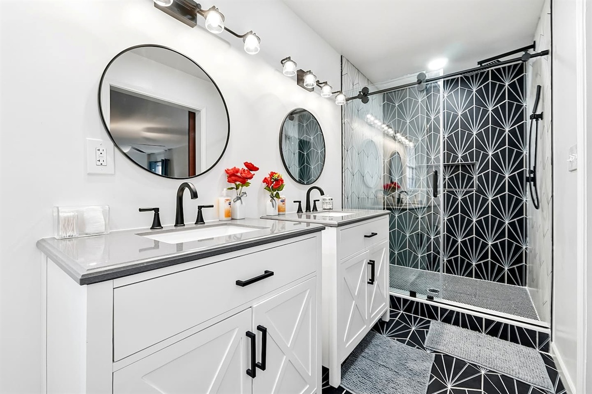 Private ensuite bathroom for Bedroom #5.