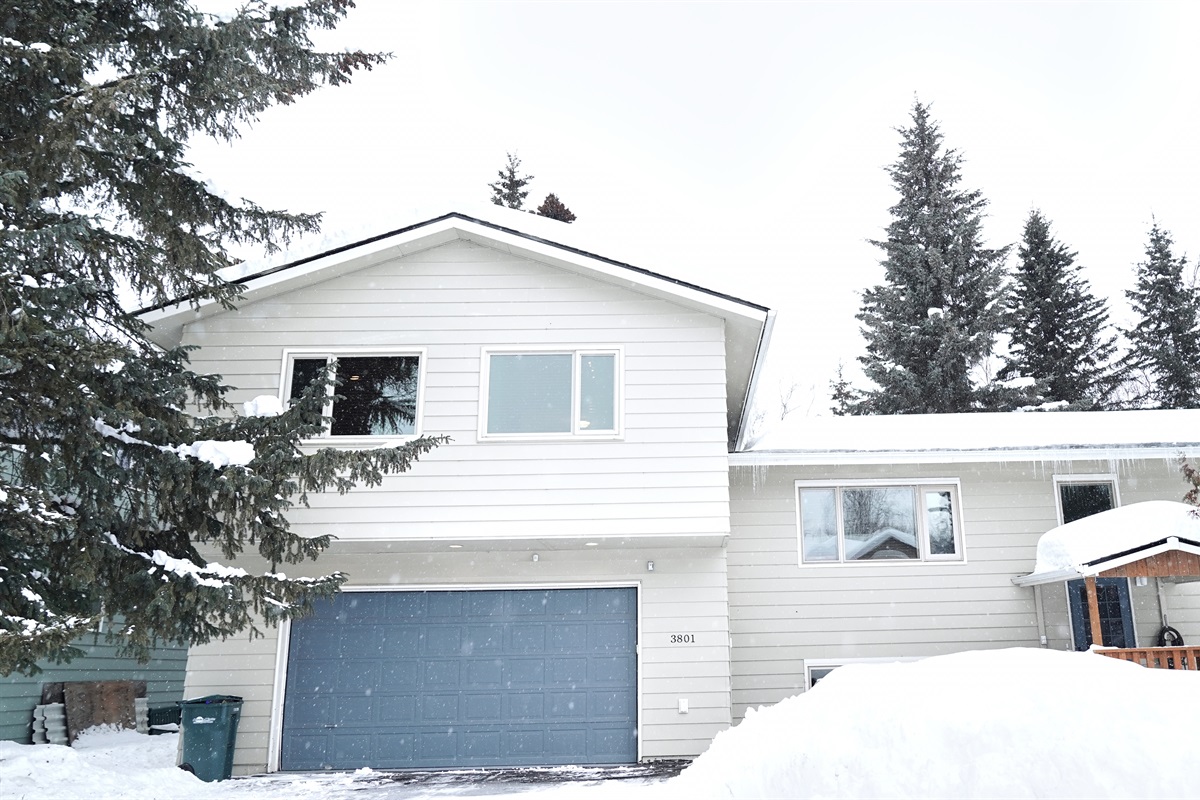Bear Haus 2 - Message us with questions or to book the entire house!