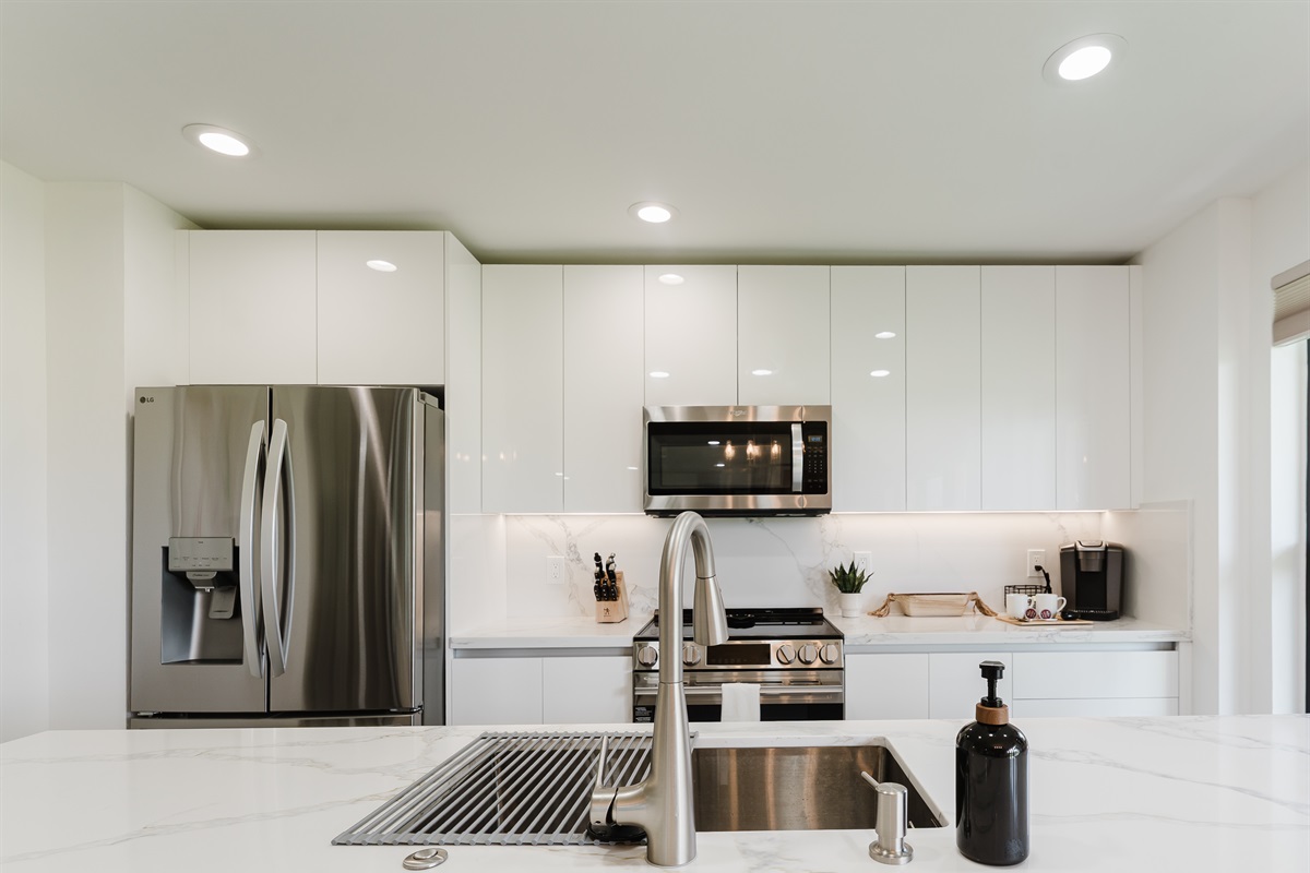 Fully equipped kitchen with everything needed for home-cooked meals. Modern appliances and ample counter space for easy meal prep. Bright and functional kitchen perfect for extended stays.