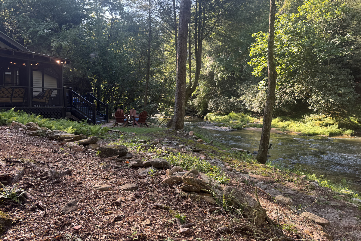 Just steps from the Cartecay River, with easy access to the water down a gentle slope—no steep stairs or long trek required.
