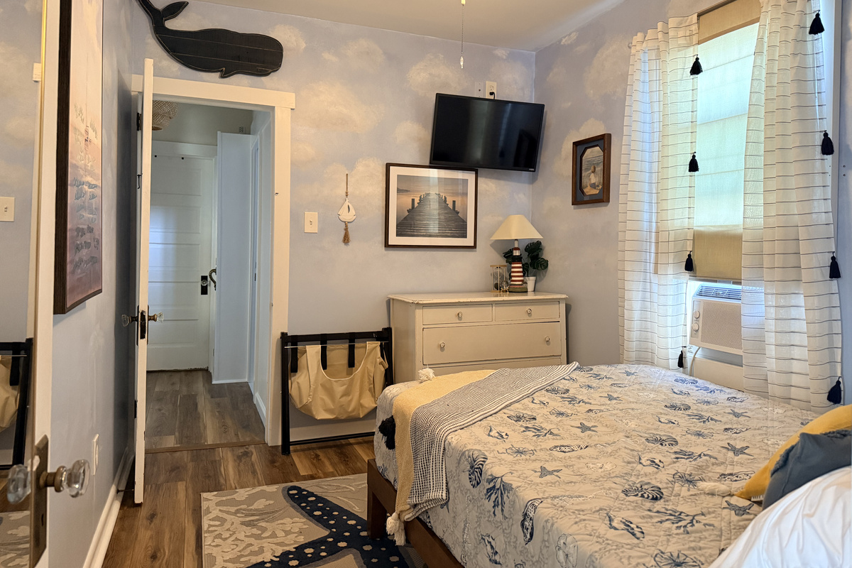 1st Floor Middle Bedroom