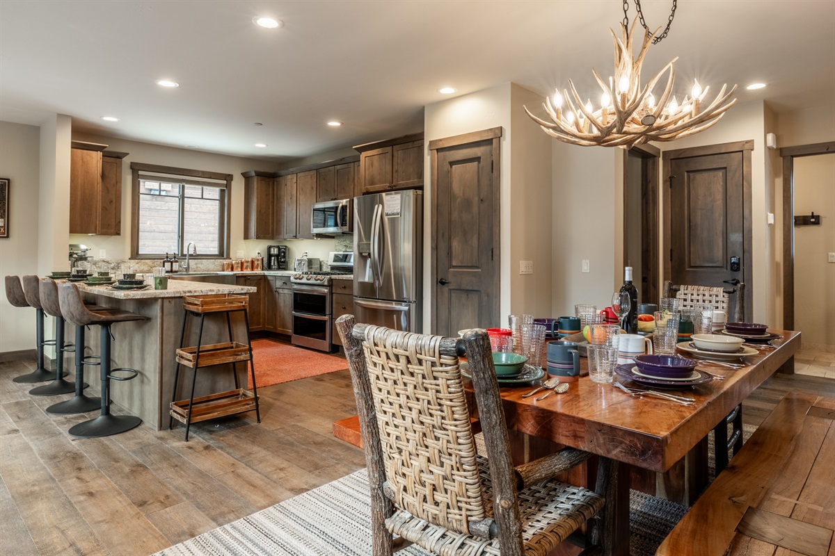 Interstellar | Apogee (#7)
A large dining table makes it easy to share meals and stories from the day’s adventures.