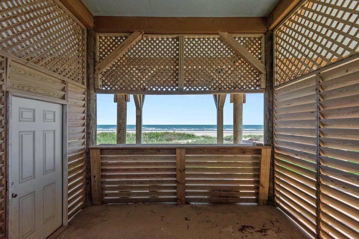 39354f6c3eab4dfd88c400f9b2a9aaa5 Large | Beachhouse | Texas | TX | Vacation Homes | Galveston | Crystal Beach | Kokomo | Breezy Days | Beachfront Elegance | Sunrise Serenity | Southern Sands Property Management, LLC