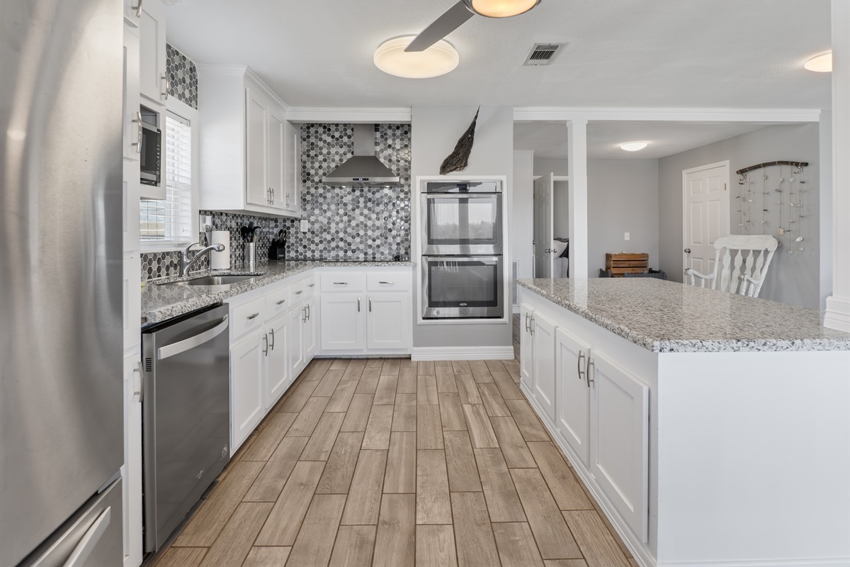 Main Kitchen (upstairs)