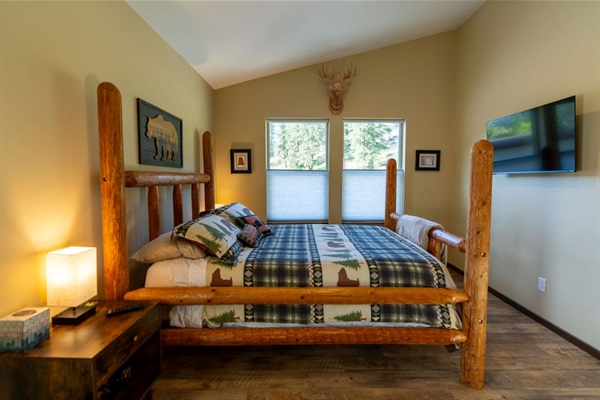 Guest bedroom.