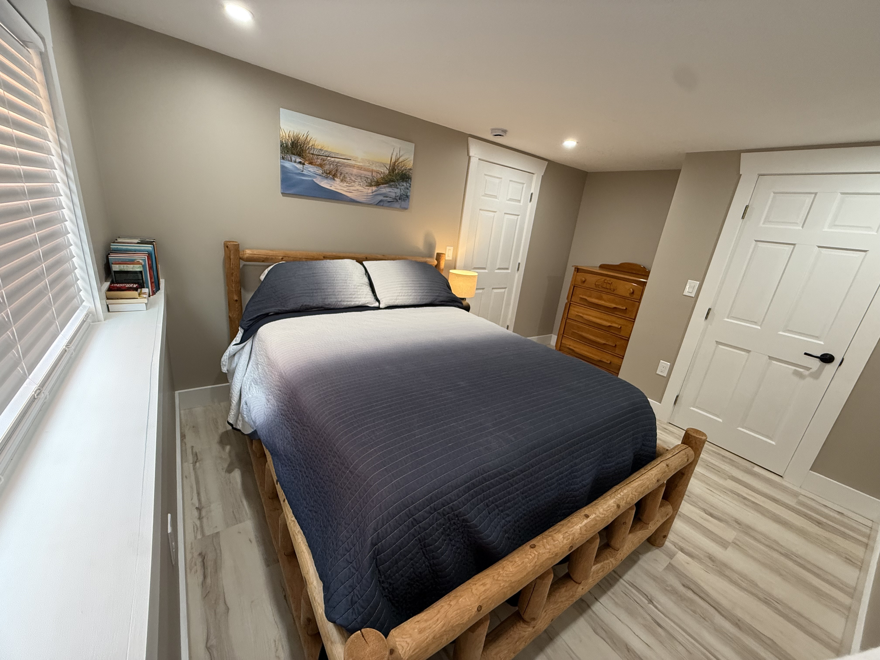 Bedroom downstairs with queen bed