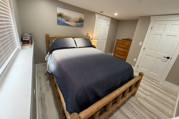 Bedroom downstairs with queen bed