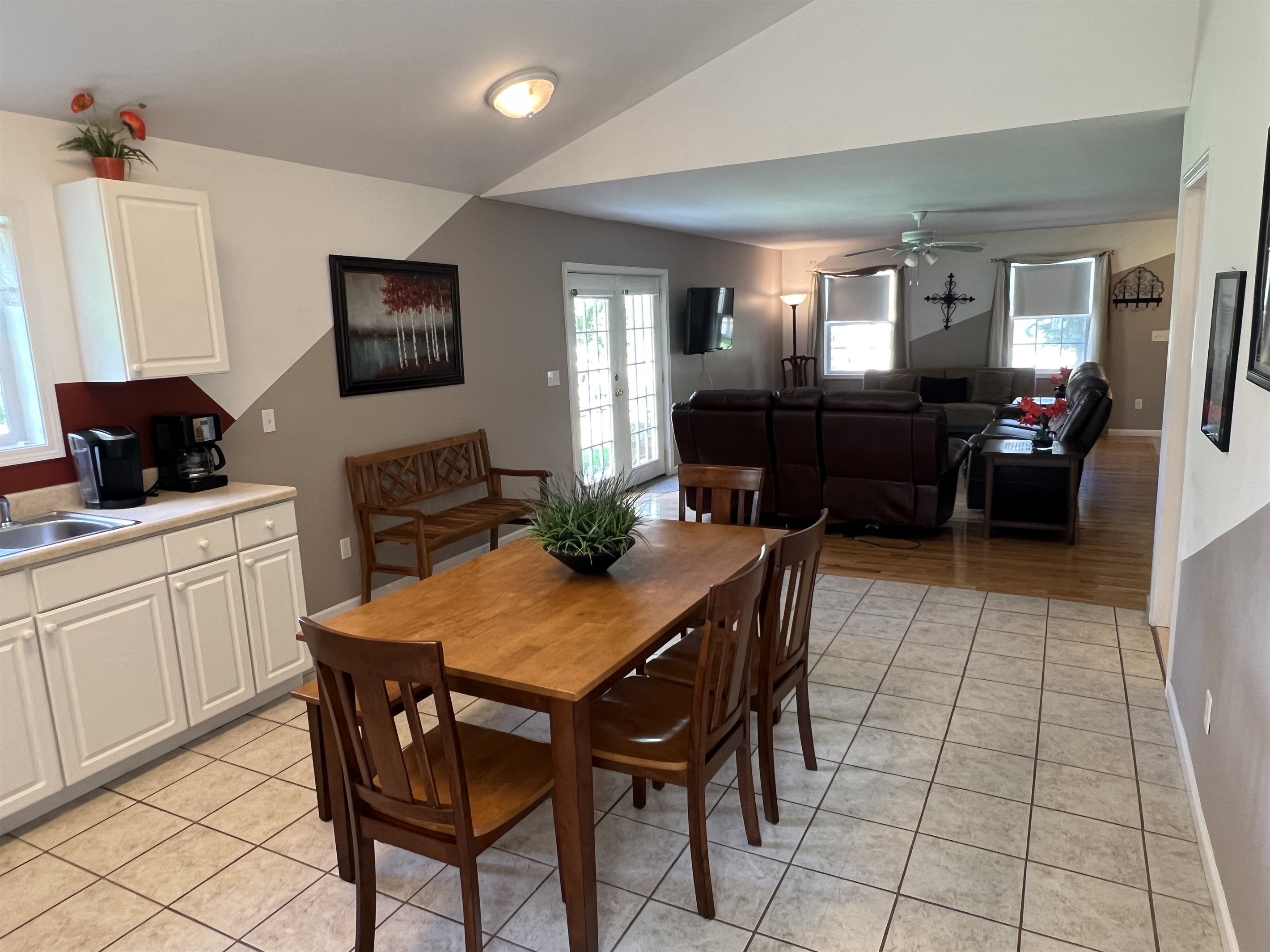 The Federal House Apartment 2 eat-in kitchen, French doors lead to large side yard.
