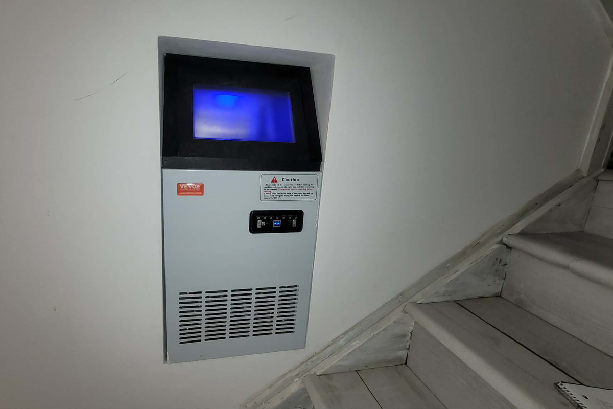 The Ice machine is located in the hall at the bottom of the stairs and is connected to the reverse osmosis water filter. Press the power button to start making ice, press and hold the power button to turn it off when you are done.  This is not a freezer.