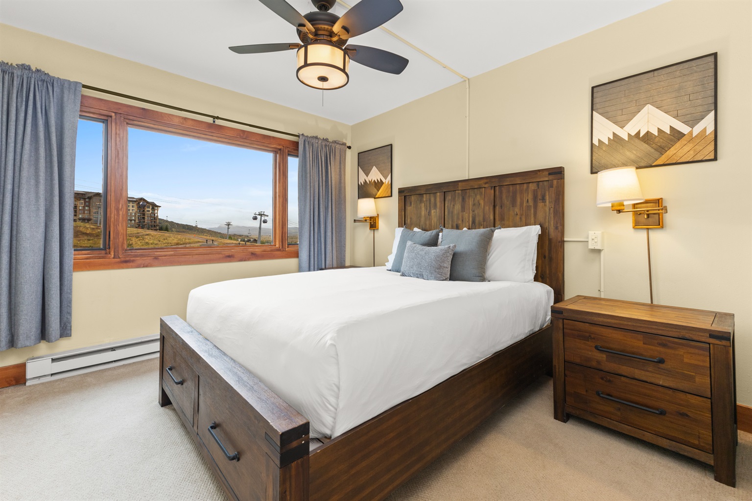 Bedroom 1 | King Bed