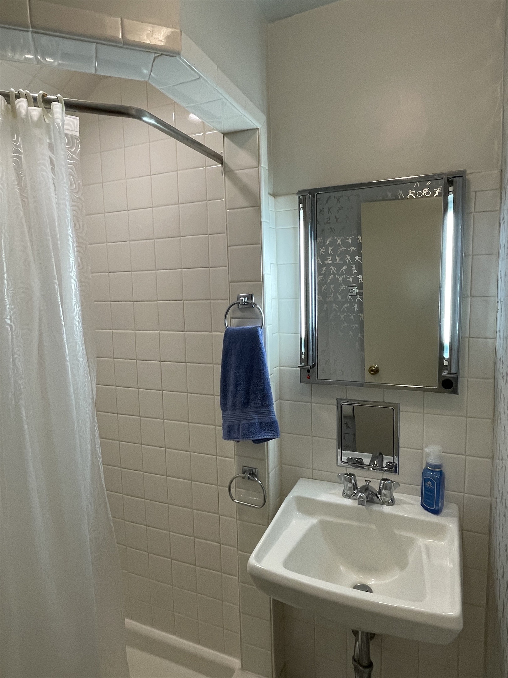 2nd floor bath with shower