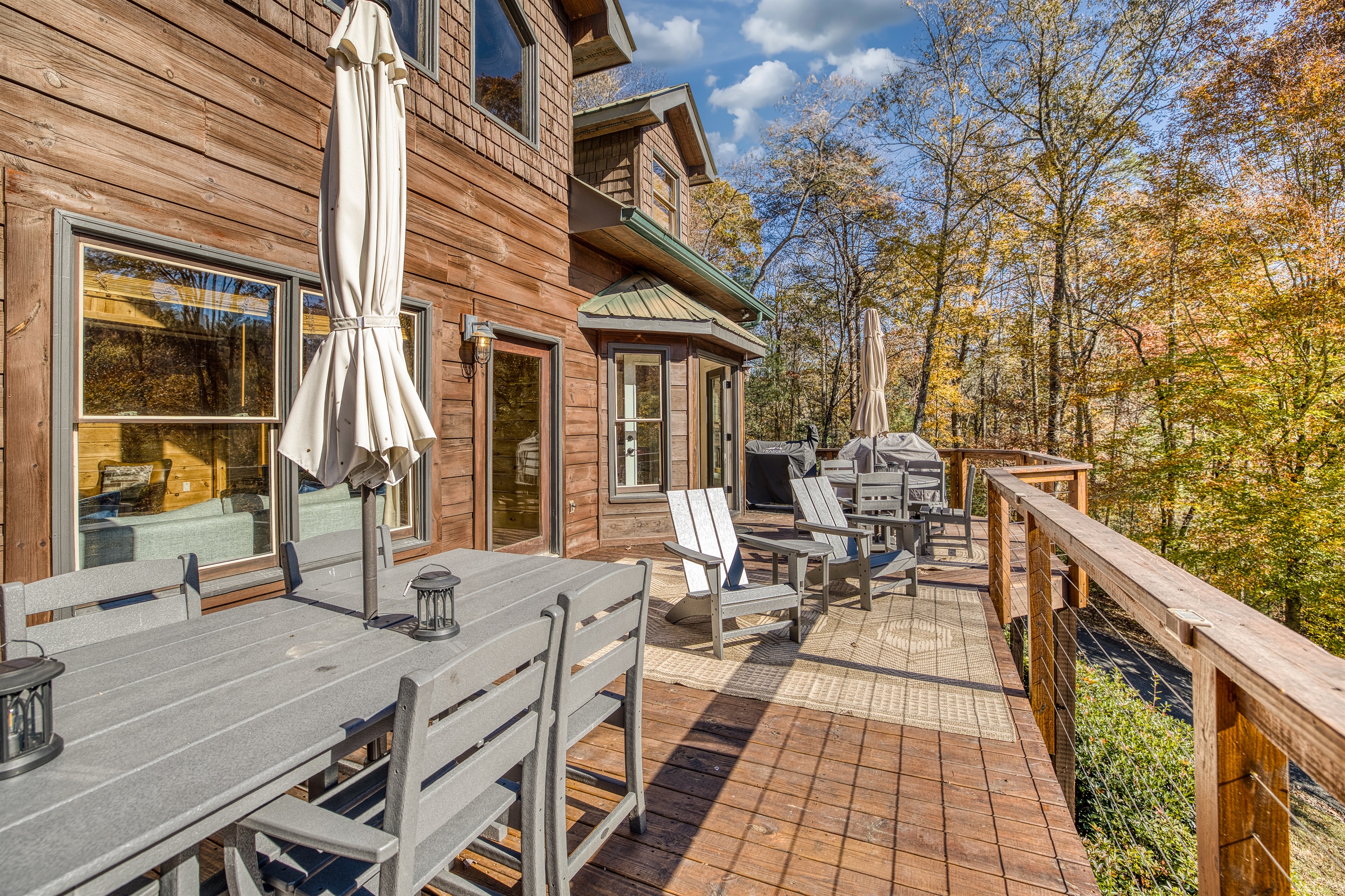 New deck (2025) to enjoy al fresco dining and the views. 