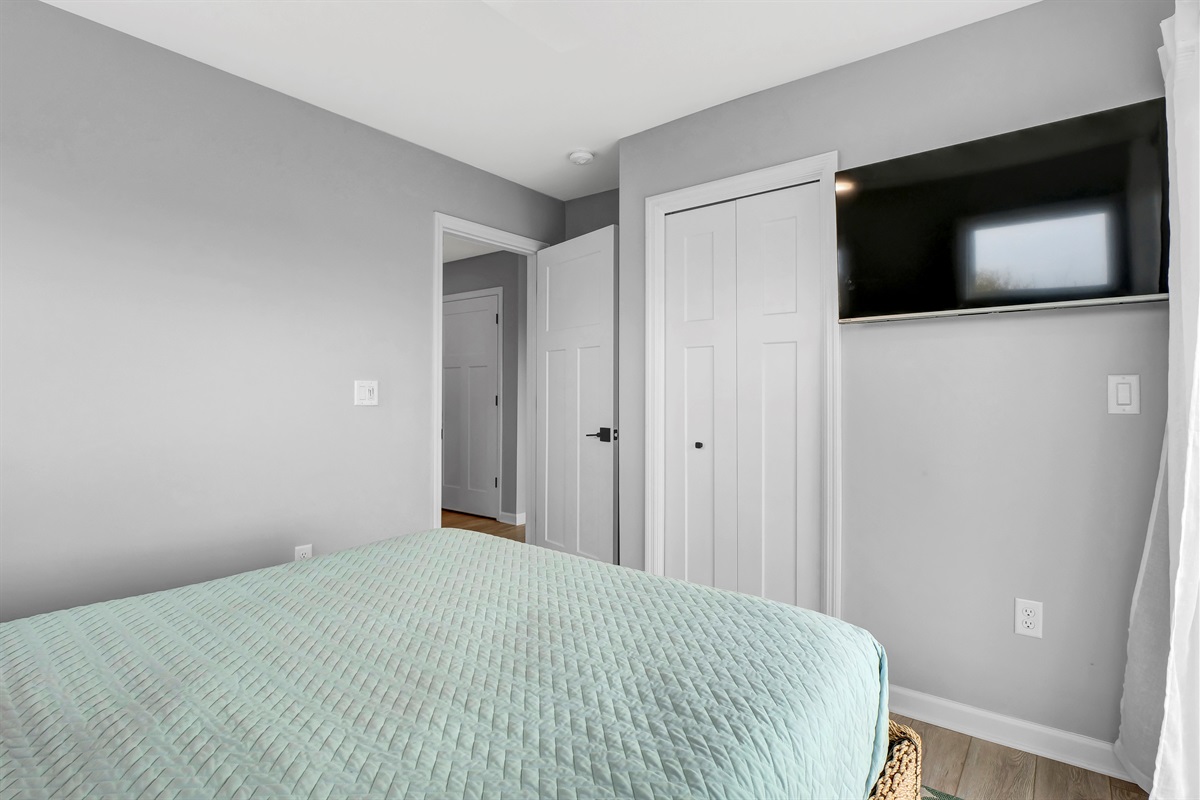 Wind down with your favorite show while enjoying the gentle breeze from the ceiling fan