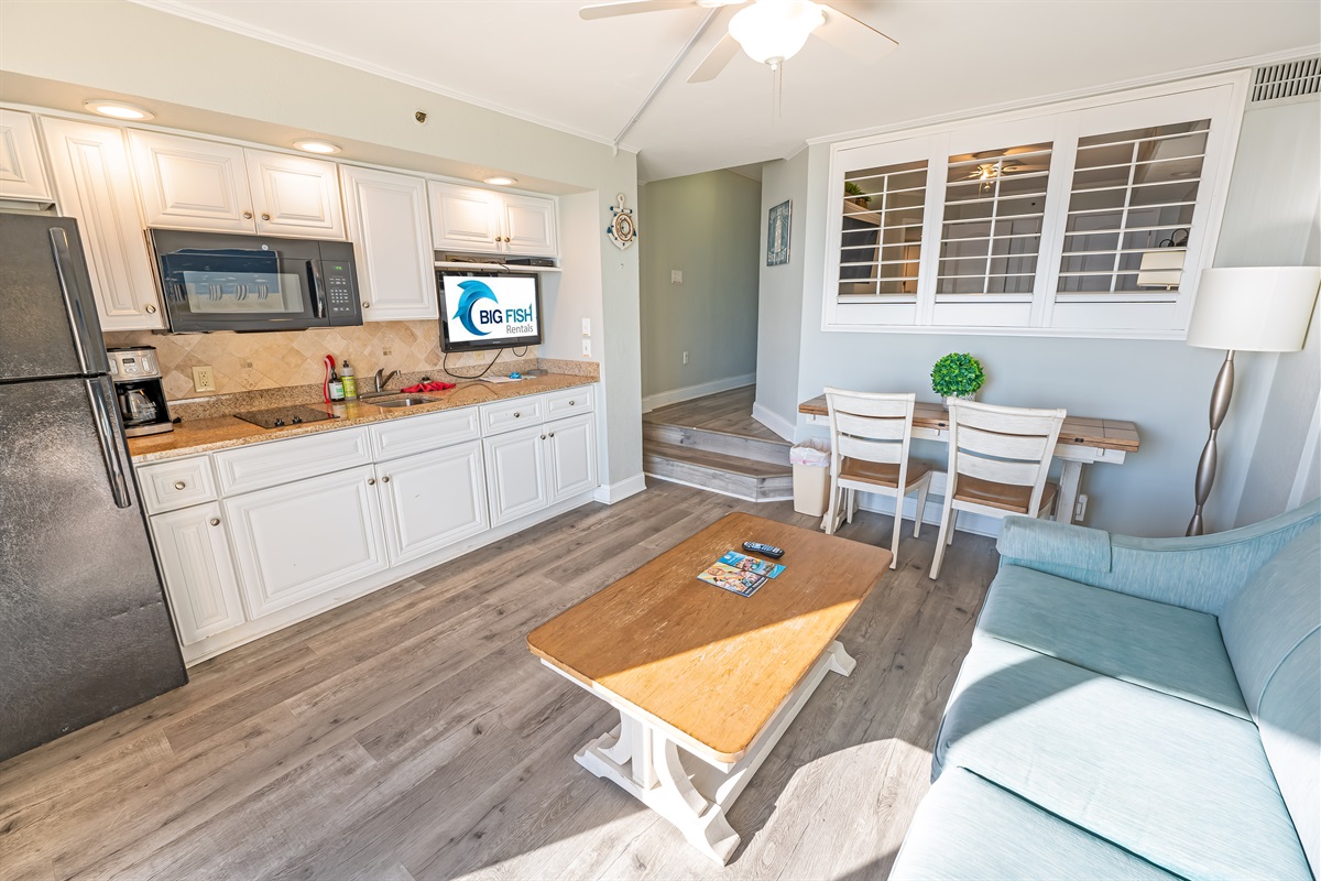 Living Room with Stunning Views🌊☀️