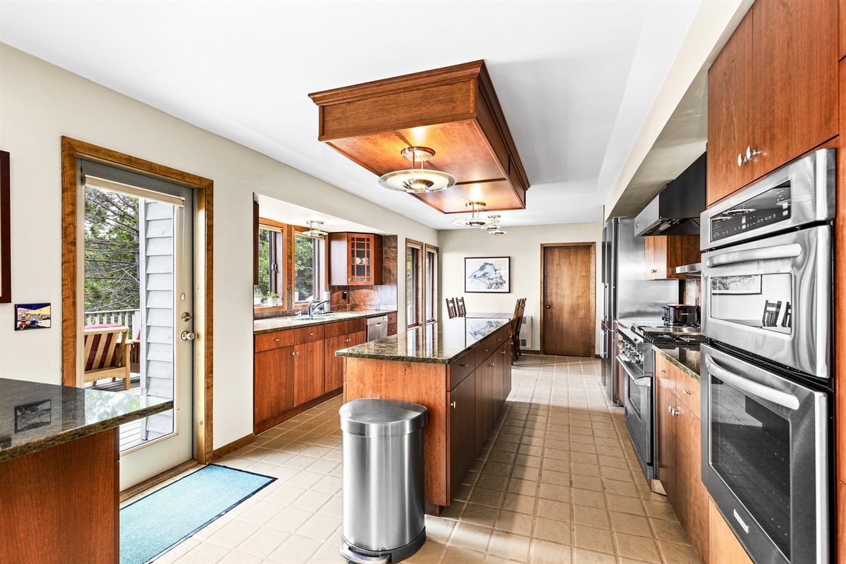This kitchen is an entertainer's delight. Gather round and enjoy!
