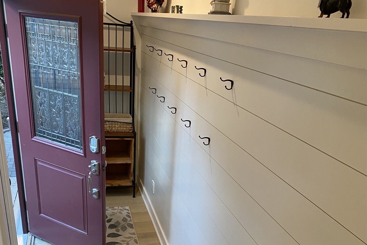 Foyer entrance with coat/hat hooks and cubbies 