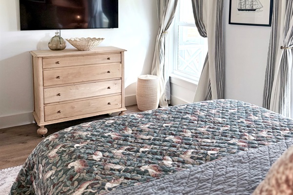 Queen bedroom