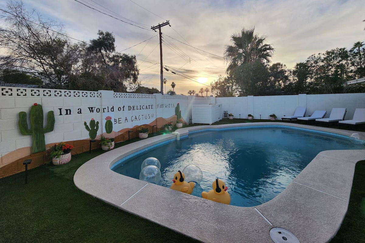 Take in the Arizona sunset from our private heated pool and enjoy a luxurious, quiet, golden-hour moment before the evening begins.