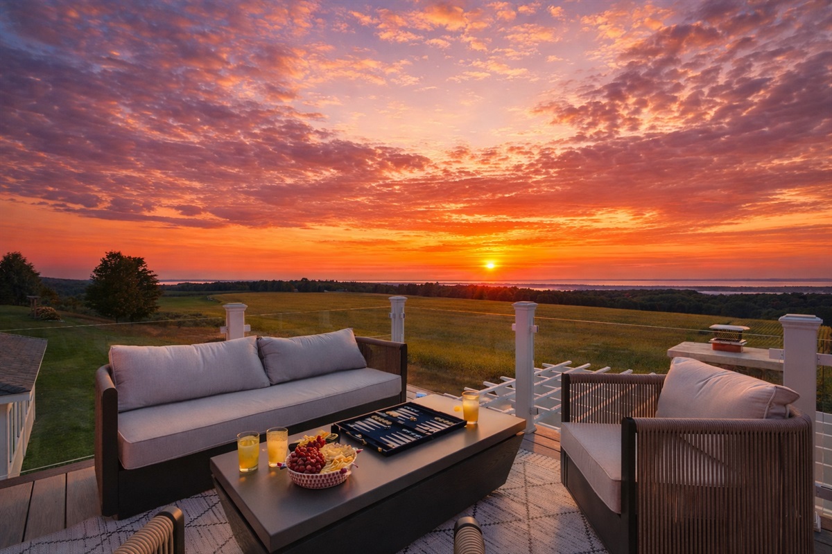 Bring your blanket, as you won't want to leave the coziness of the deck as you watch the day's sunset, chat with friends or play a friendly game of backgammon. 