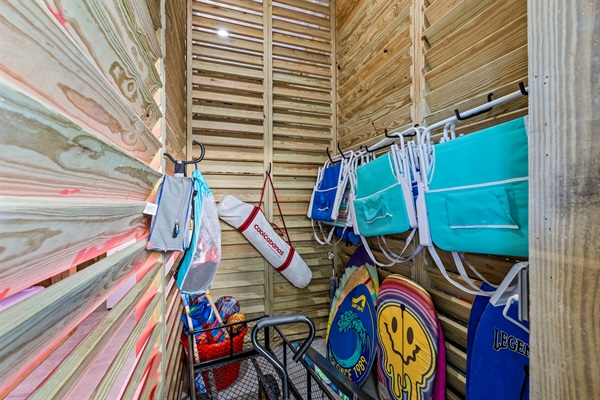 Hit the beach with our fully stocked beach gear closet! Cart, chairs, boogie boards, skim boards, beach toys and our favorite beach canopy for shade.