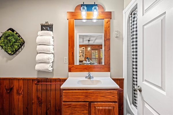 Bathroom 2: Step Free Access