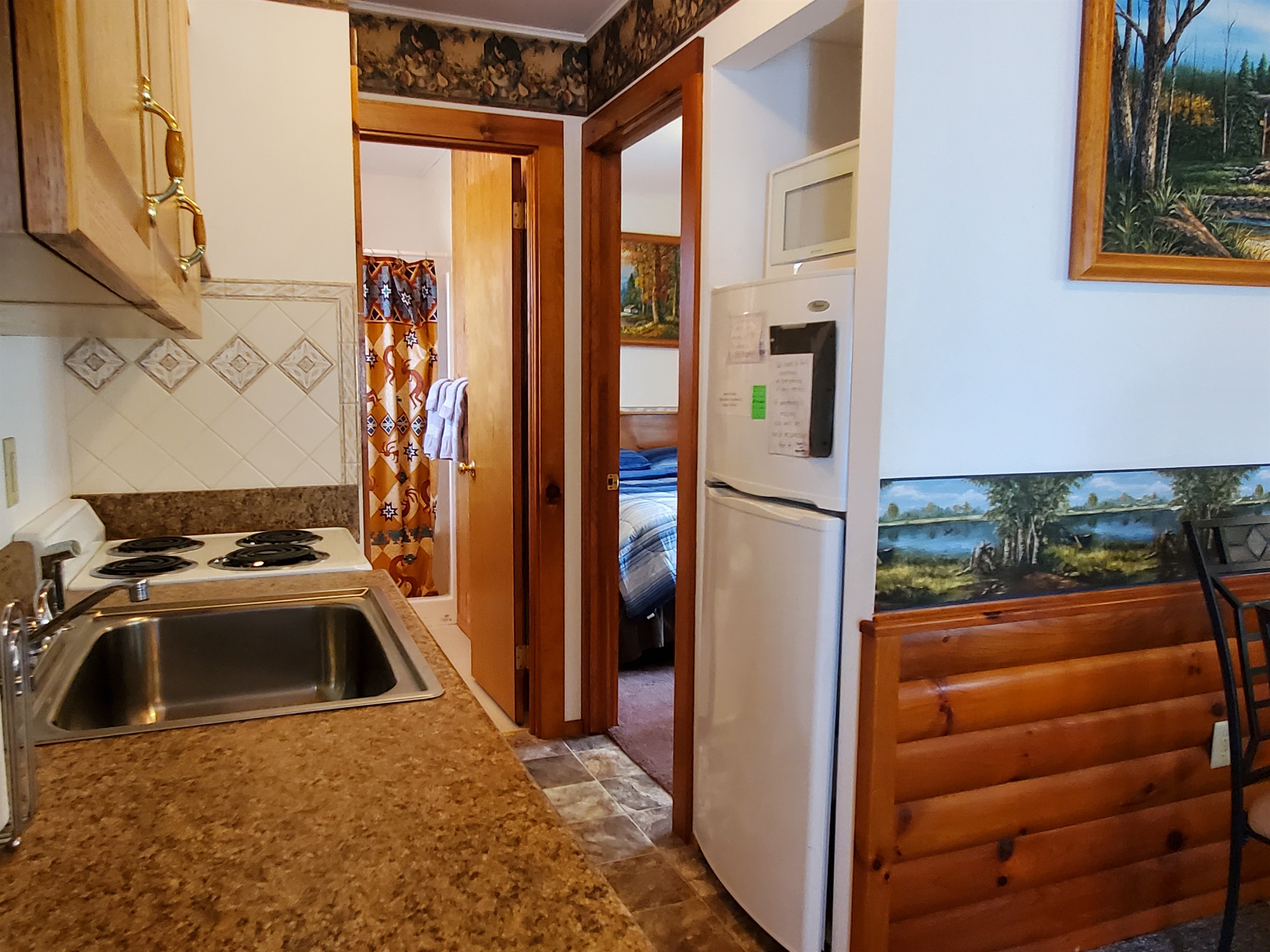 Kitchen flow to bath & bedroom