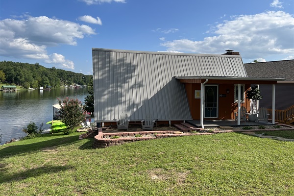 Front view of the home 