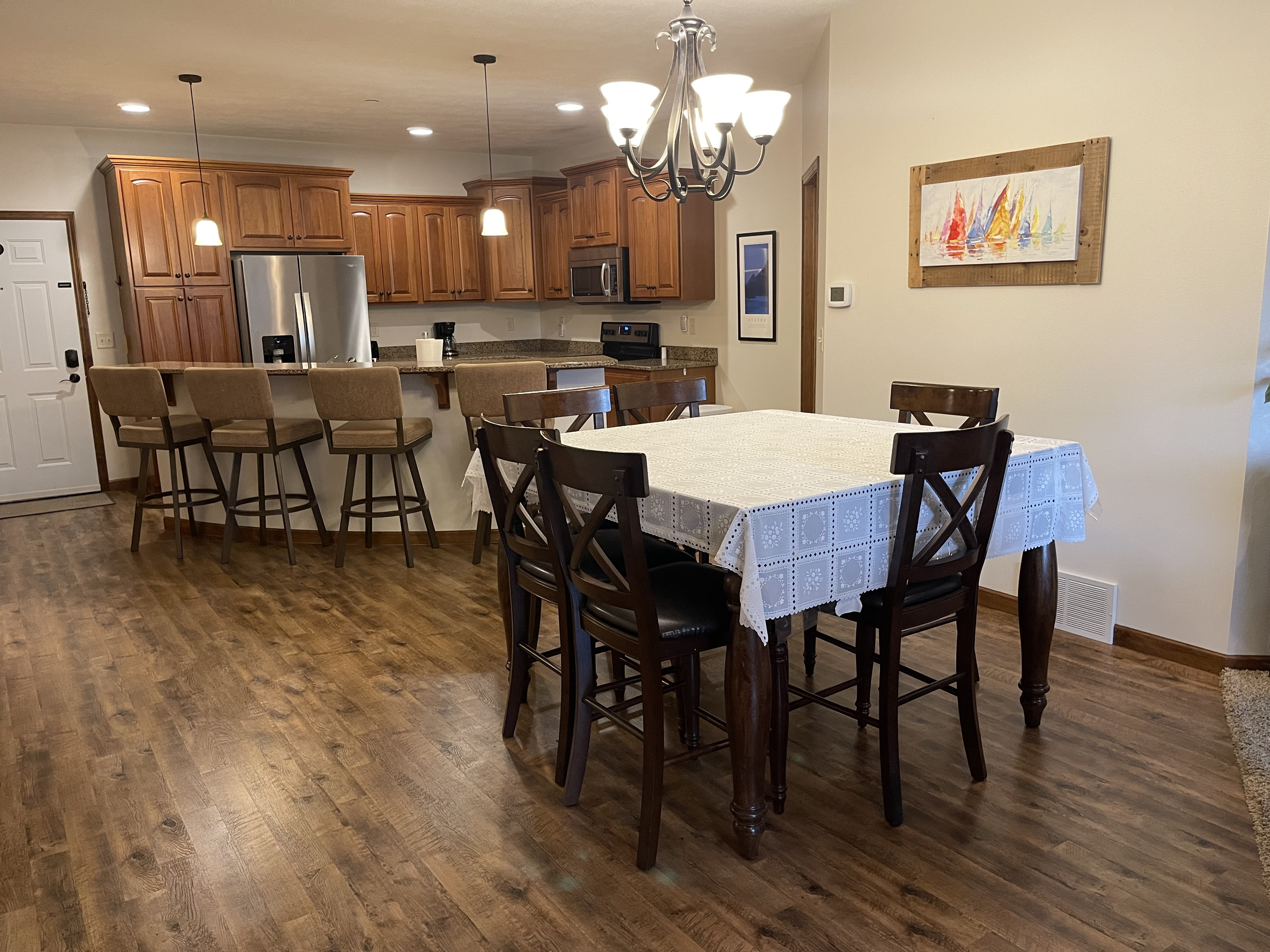 Dining area to kitchen
