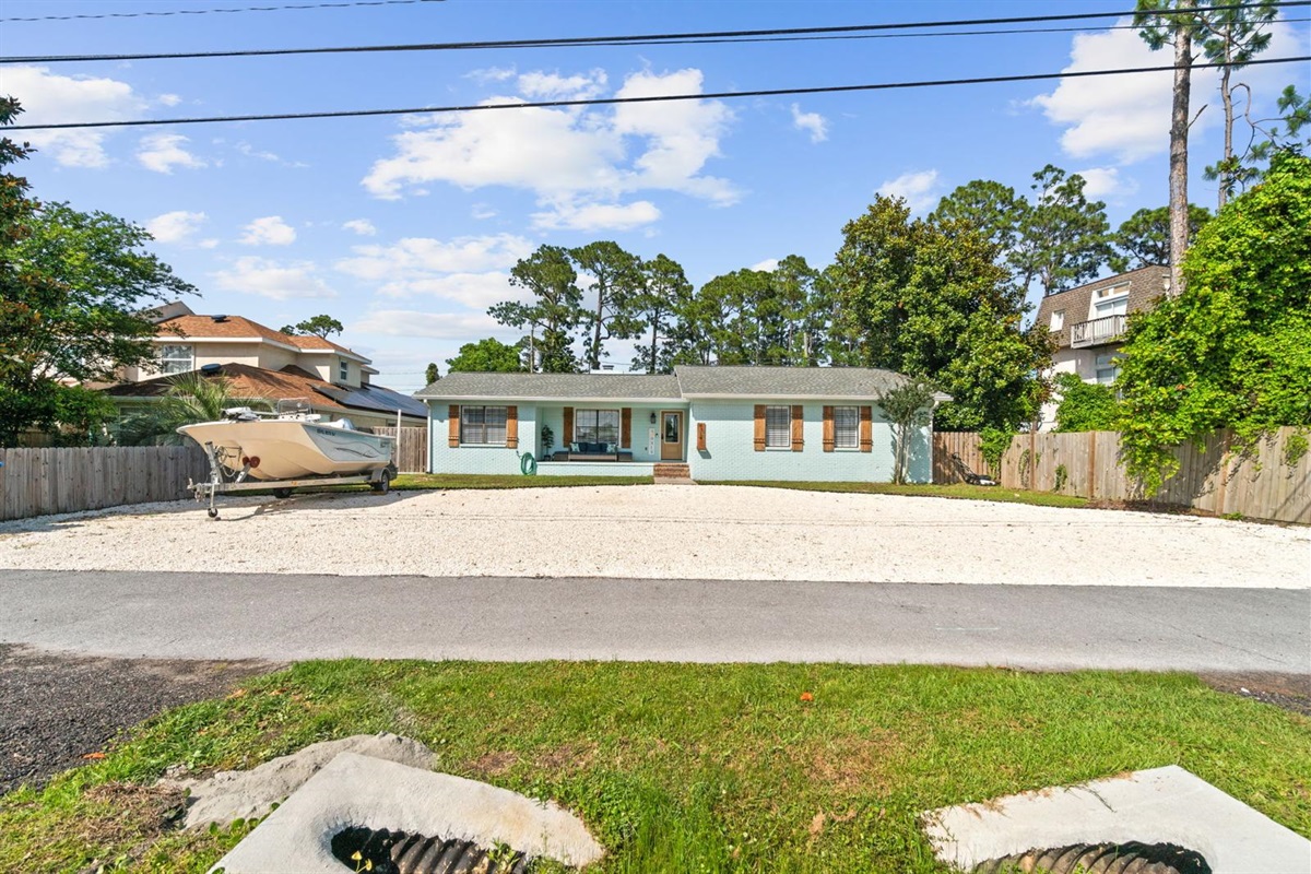 Front of North Lagoon Getaway with ample parking
