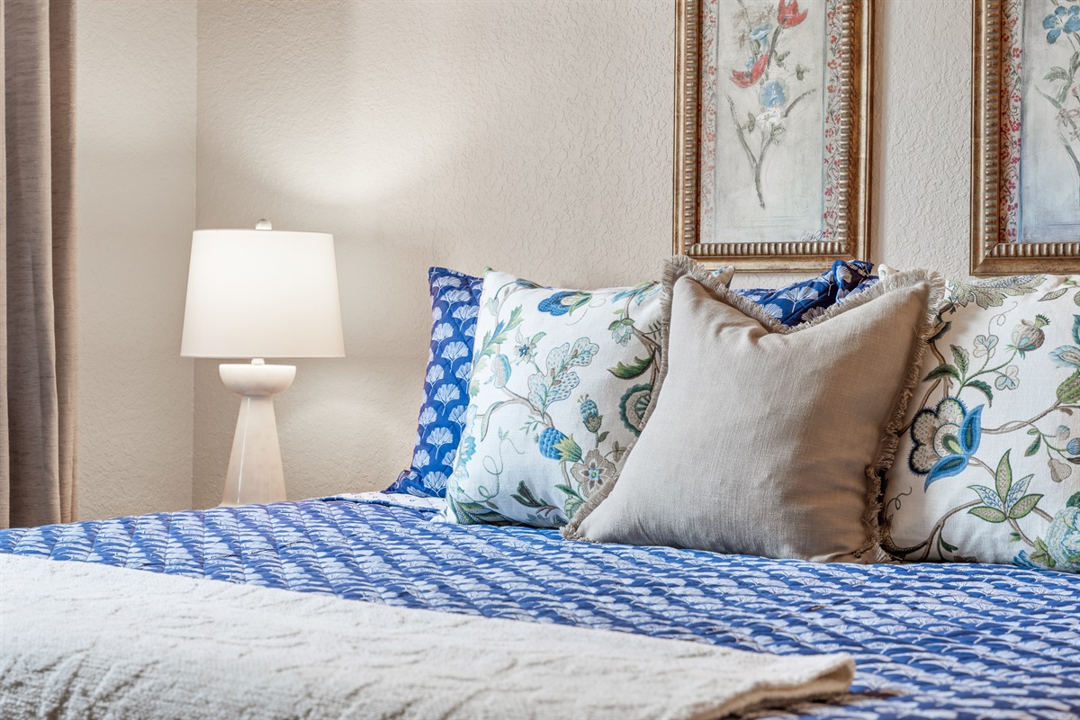 🛏 The guest bedroom features a Sealy Posturepedic king mattress, crisp bedding, and soft lighting for a restful night’s sleep.