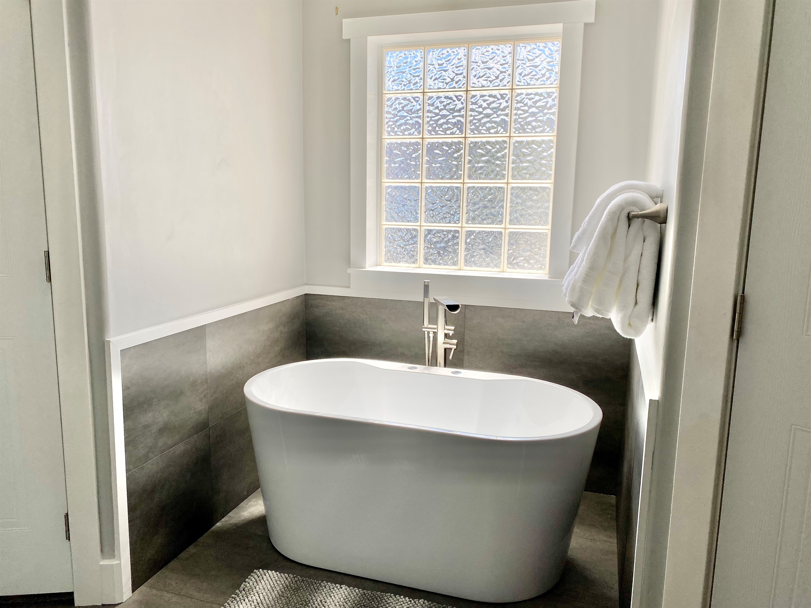 Guest Bath 1