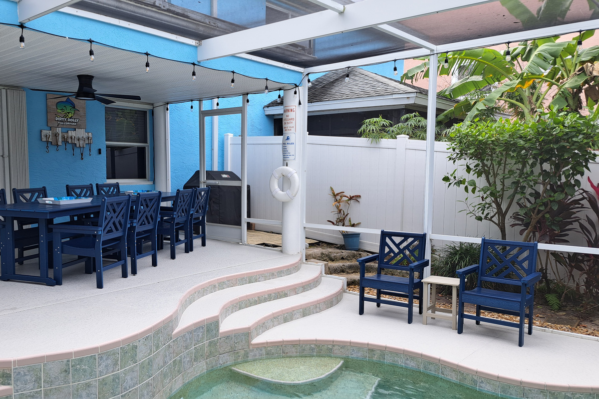 Enjoy dinner on the screened lanai, the pool a step away.