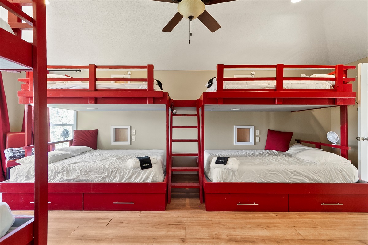 Upstairs Bedroom #5 l Perfect for Kids l Sleeps 8 l Smart TV with Cable
