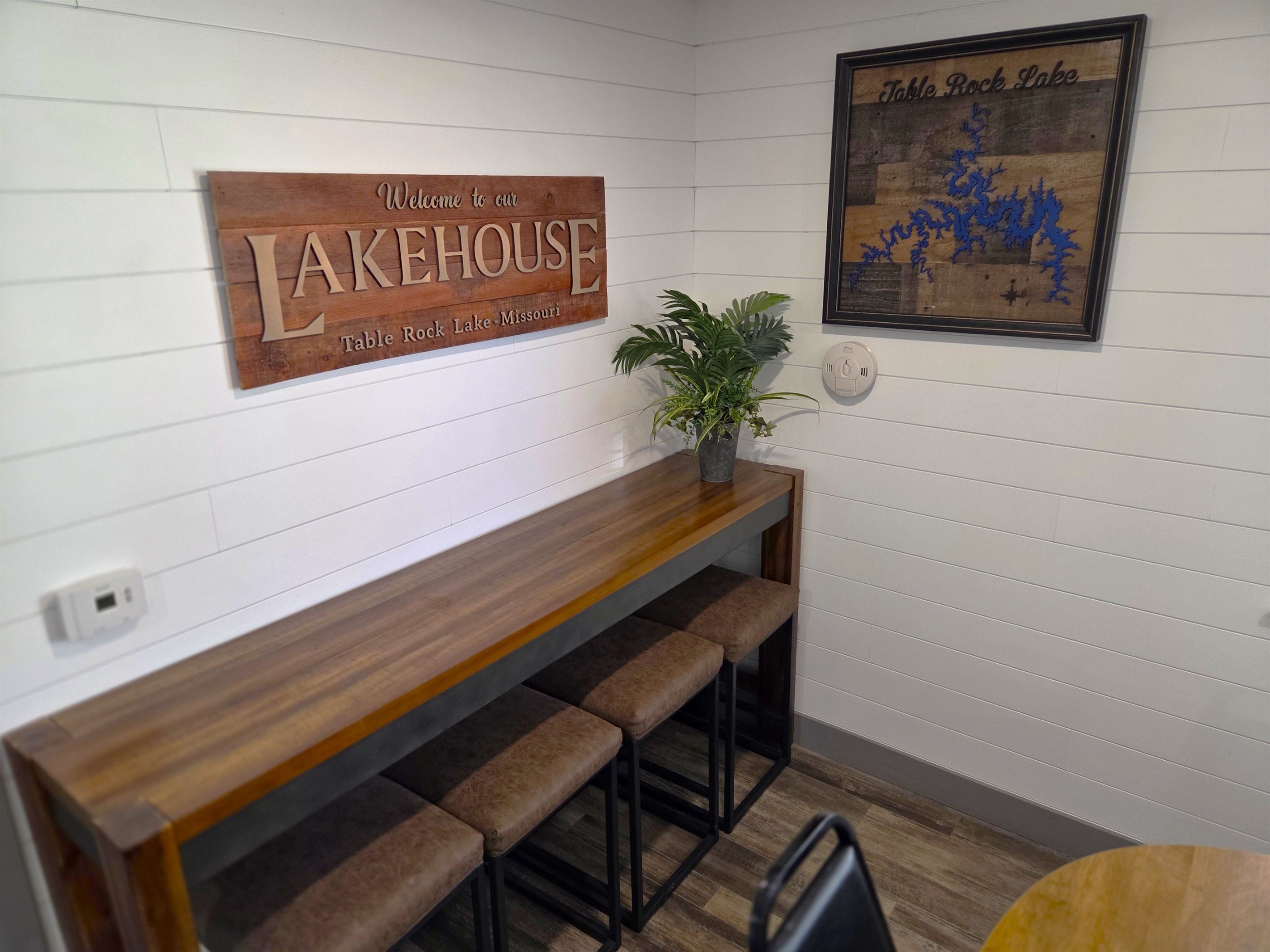 The dining bar is great for eating or storage while enjoying the Lake Cabin and Table Rock Lake wall art!