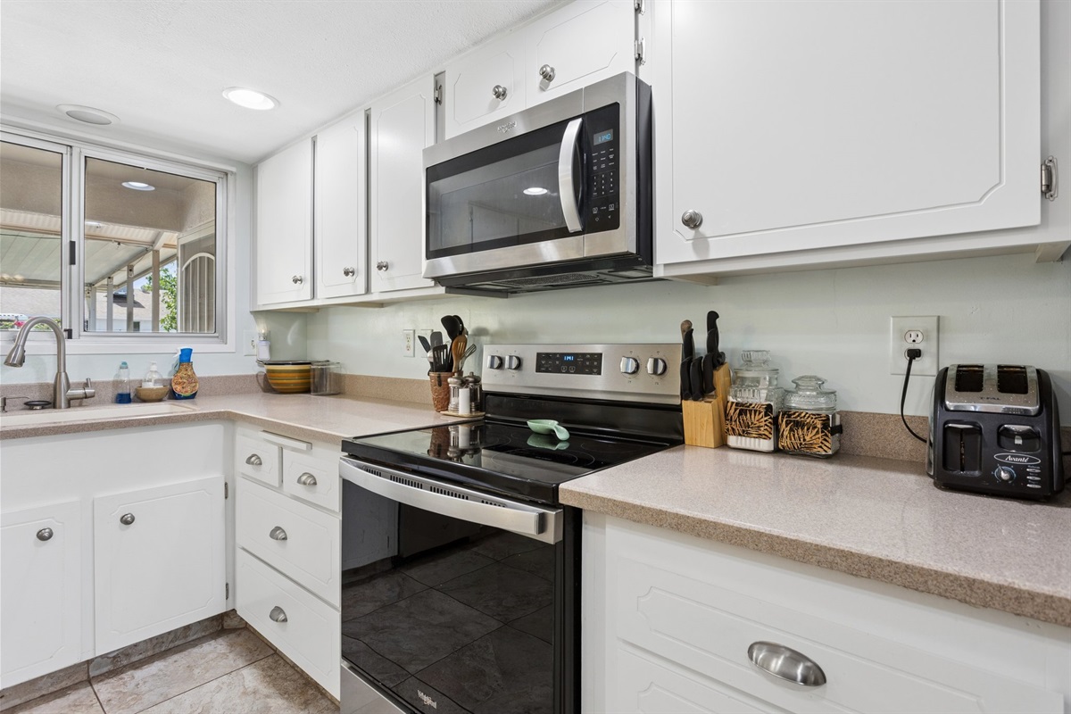 Tranquil Sun City West Stay | Bright 2BR Home — Tranquil Sun City West Stay | Bright 2BR Home w/ Communal Pool, Sun City West, Arizona — photo 8