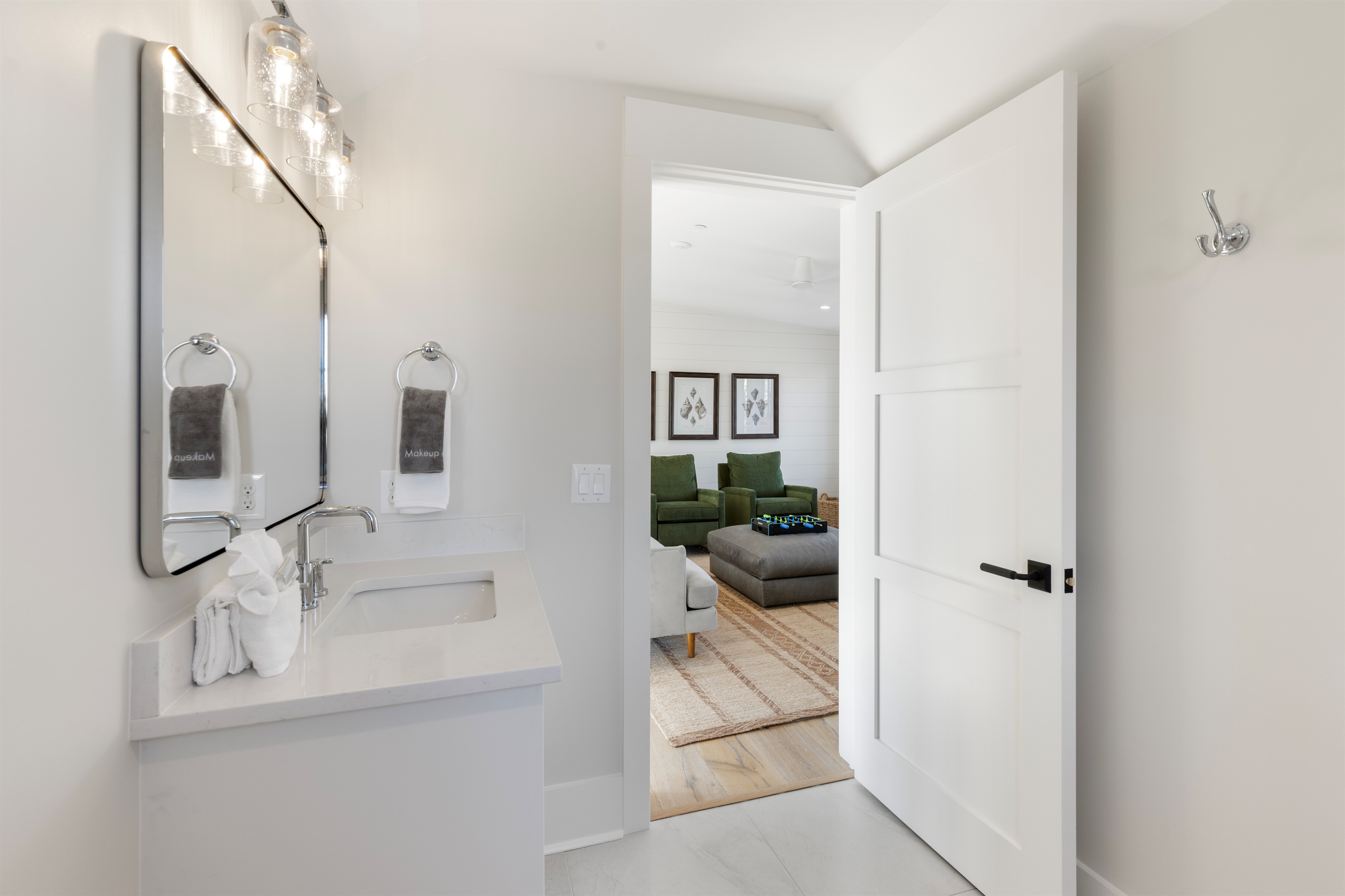 3rd Floor Full Bathroom