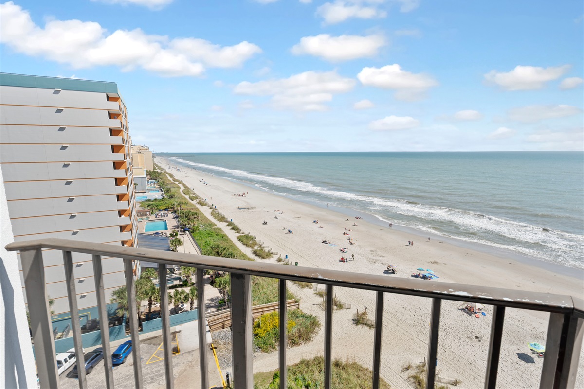 Balcony with Amazing Views of the Ocean🌊☀️